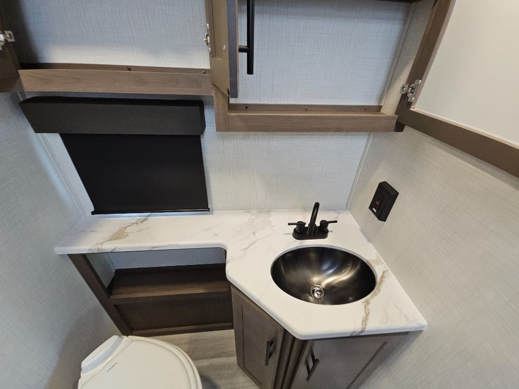 2026 Keystone RV 2026 Keystone RV Cougar Half-Ton - thumbnail 33