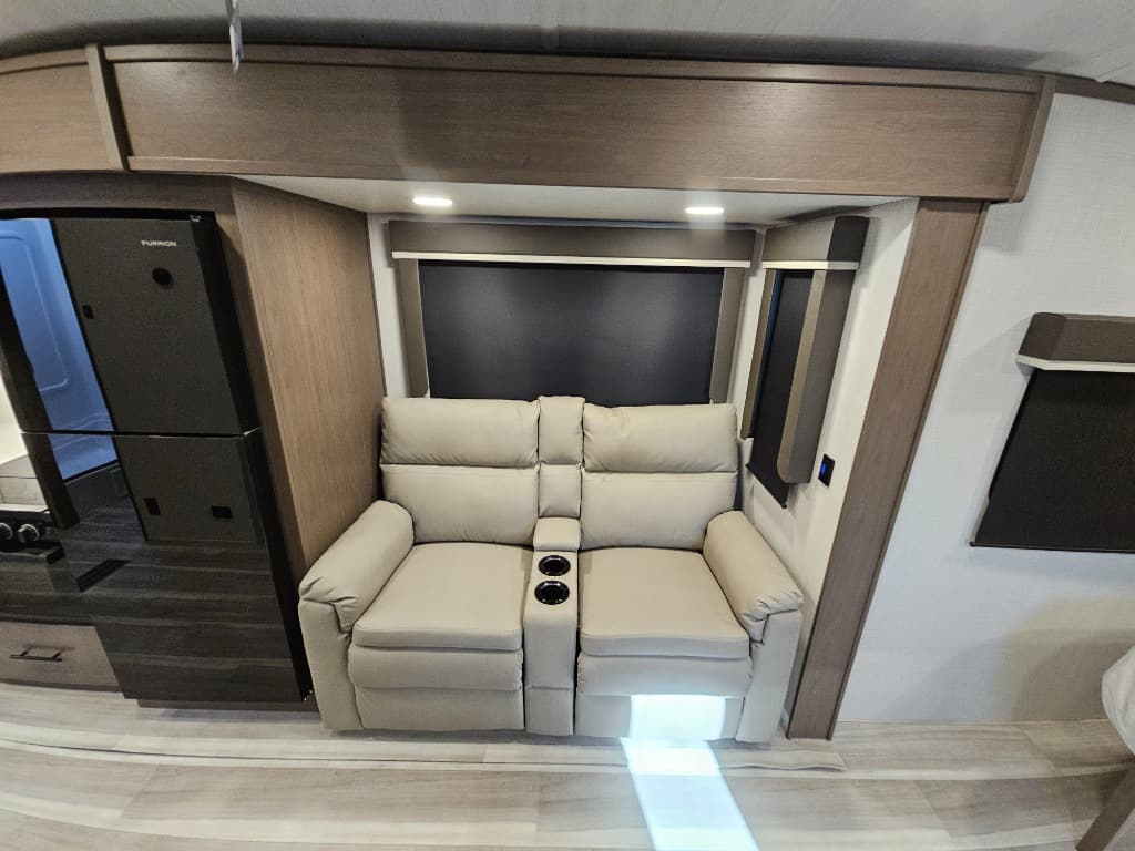 2026 Keystone RV 2026 Keystone RV Cougar Half-Ton - thumbnail 16