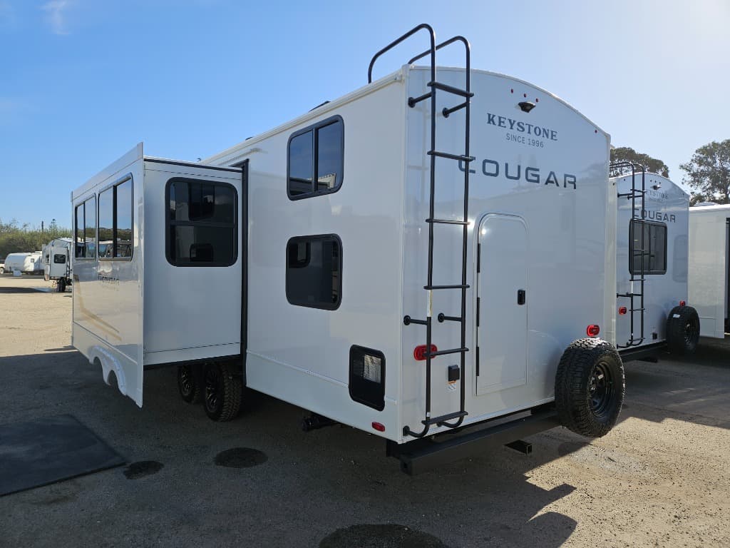 2026 Keystone RV 2026 Keystone RV Cougar Half-Ton - thumbnail 5