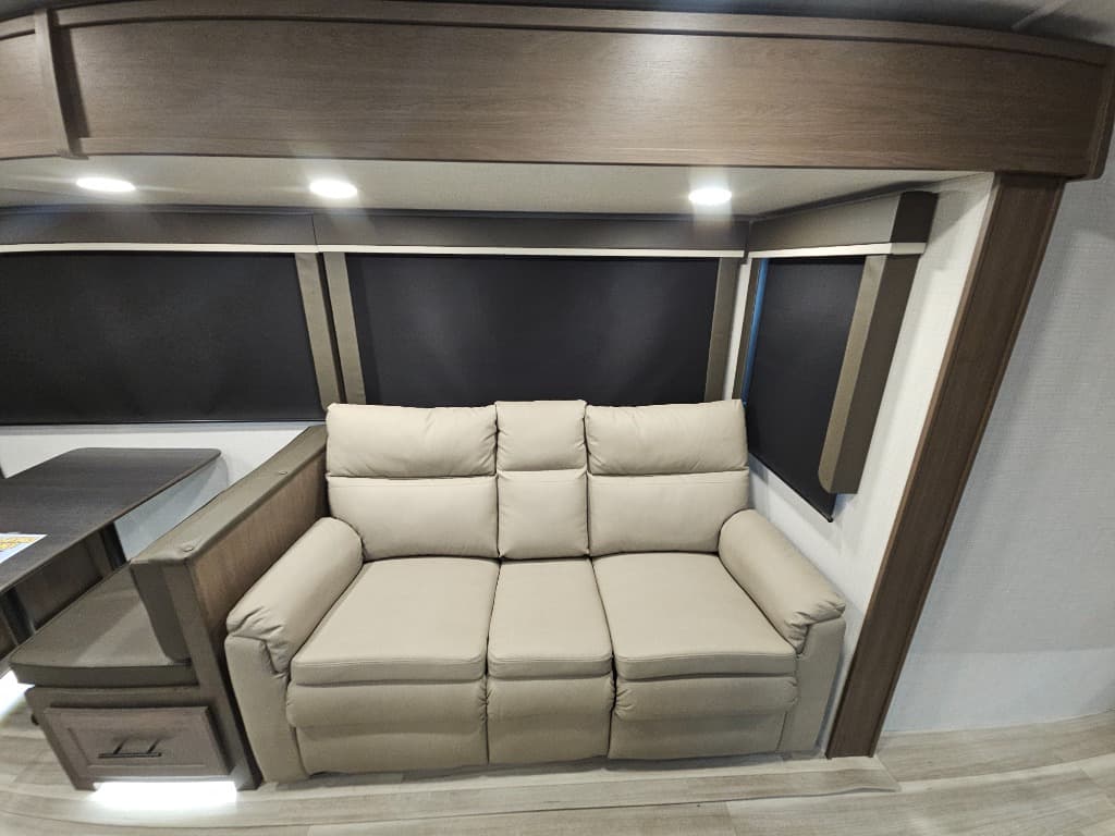 2026 Keystone RV 2026 Keystone RV Cougar Half-Ton - thumbnail 10