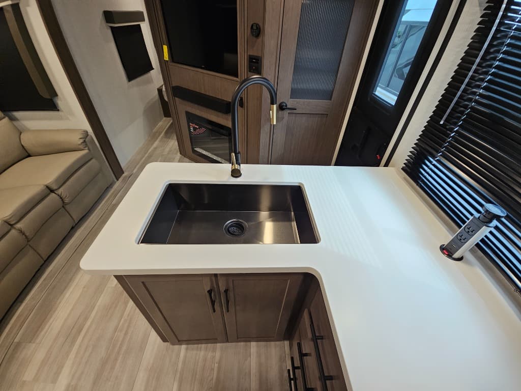 2026 Keystone RV 2026 Keystone RV Cougar Half-Ton - thumbnail 24