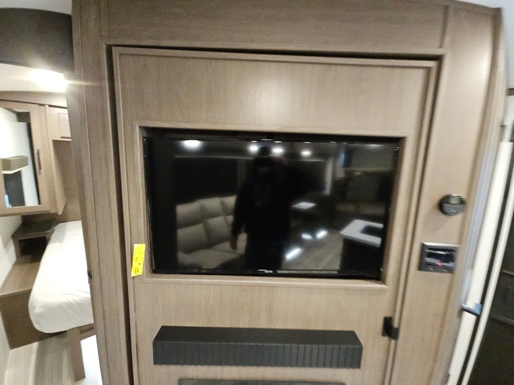 2026 Keystone RV 2026 Keystone RV Cougar Half-Ton - thumbnail 30