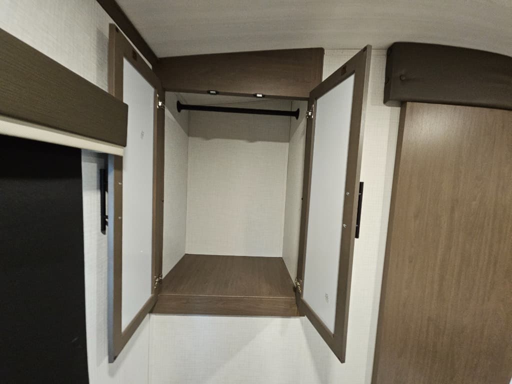 2026 Keystone RV 2026 Keystone RV Cougar Half-Ton - thumbnail 37