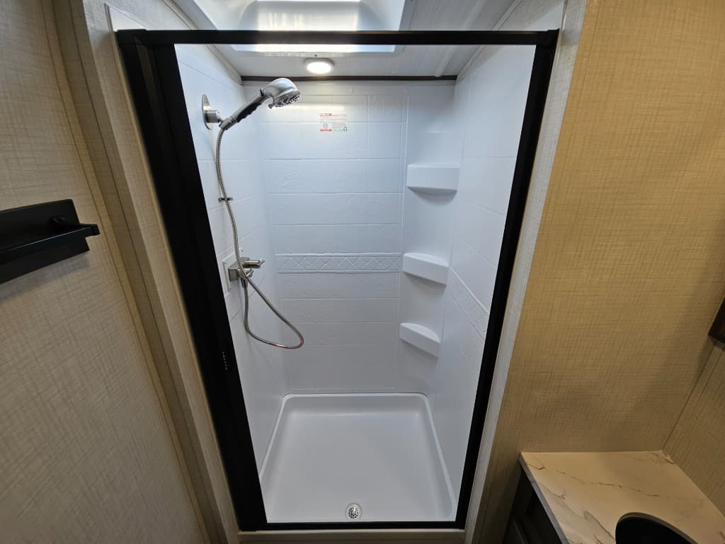 2026 Keystone RV 2026 Keystone RV Cougar Half-Ton - thumbnail 35