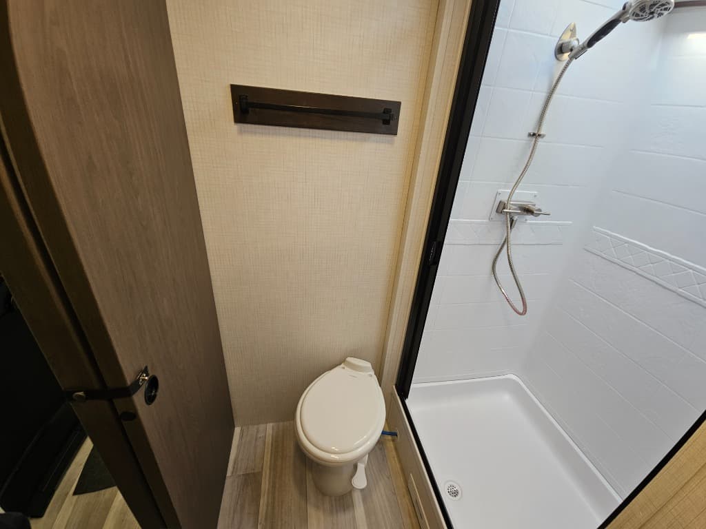 2026 Keystone RV 2026 Keystone RV Cougar Half-Ton - thumbnail 37