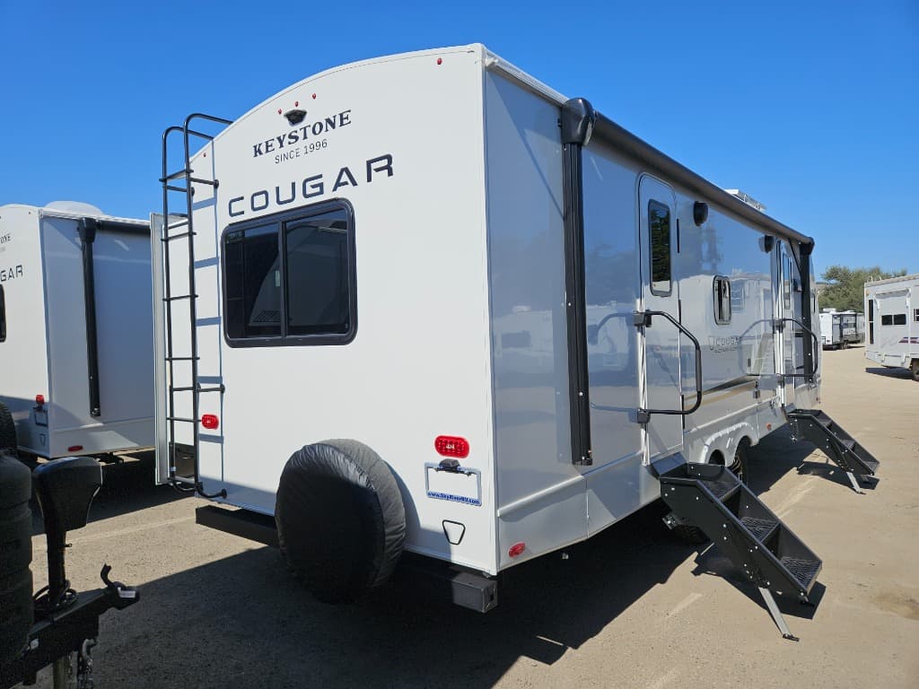 2026 Keystone RV 2026 Keystone RV Cougar Half-Ton - thumbnail 3