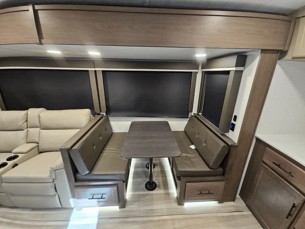 2026 Keystone RV 2026 Keystone RV Cougar Half-Ton - thumbnail 9