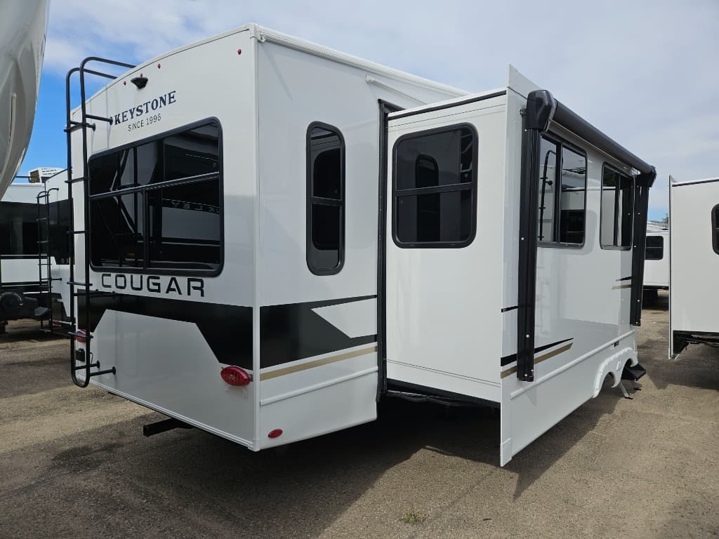 2026 Keystone RV 2026 Keystone RV Cougar Half-Ton - thumbnail 3