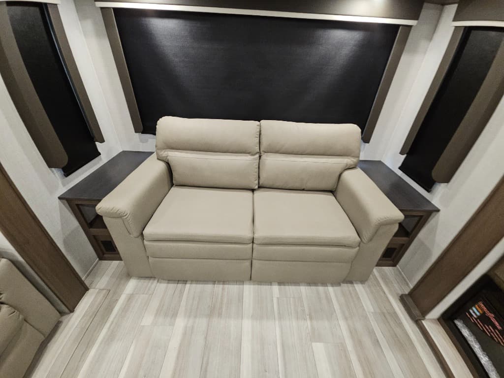 2026 Keystone RV 2026 Keystone RV Cougar Half-Ton - thumbnail 16