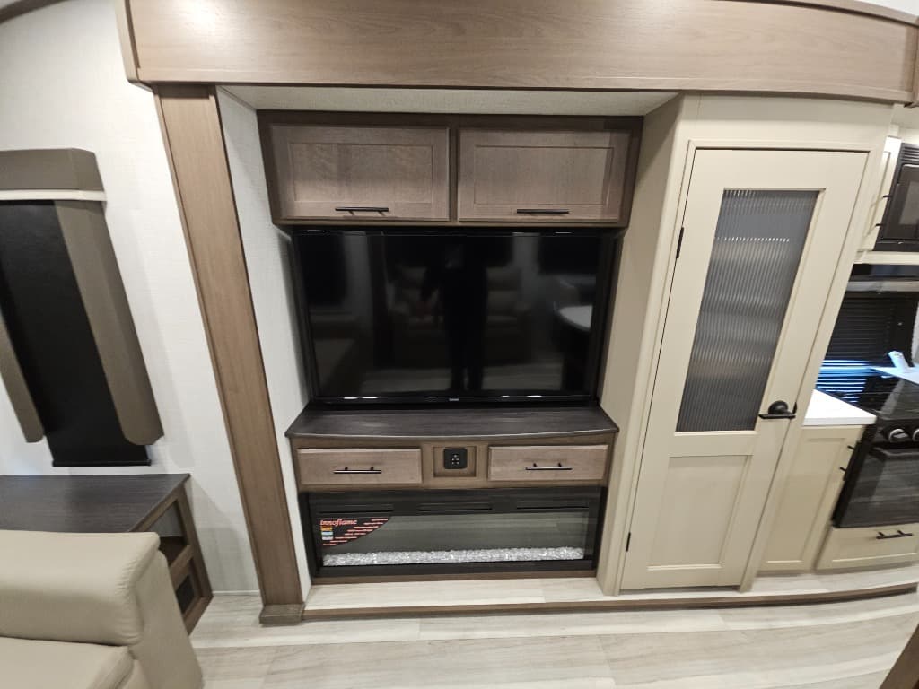 2026 Keystone RV 2026 Keystone RV Cougar Half-Ton - thumbnail 19