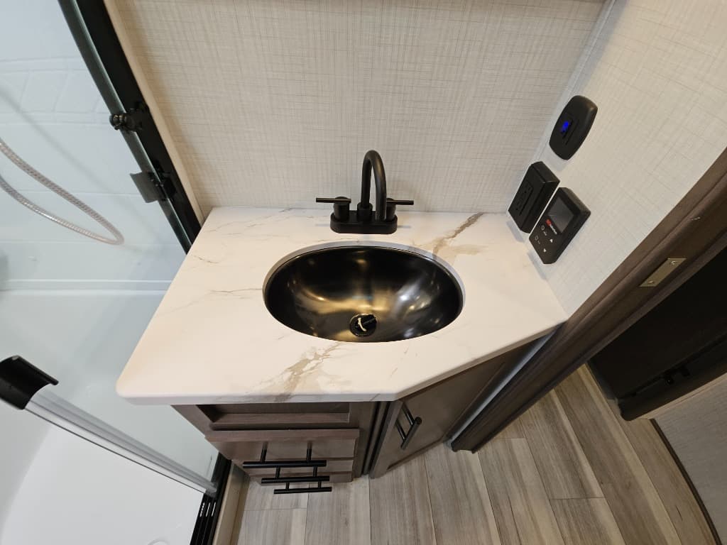 2026 Keystone RV 2026 Keystone RV Cougar Half-Ton - thumbnail 42