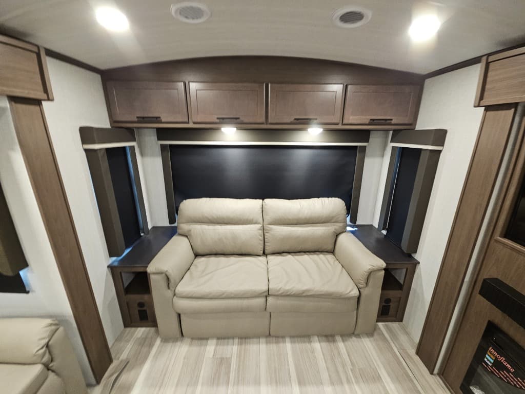 2026 Keystone RV 2026 Keystone RV Cougar Half-Ton - thumbnail 14