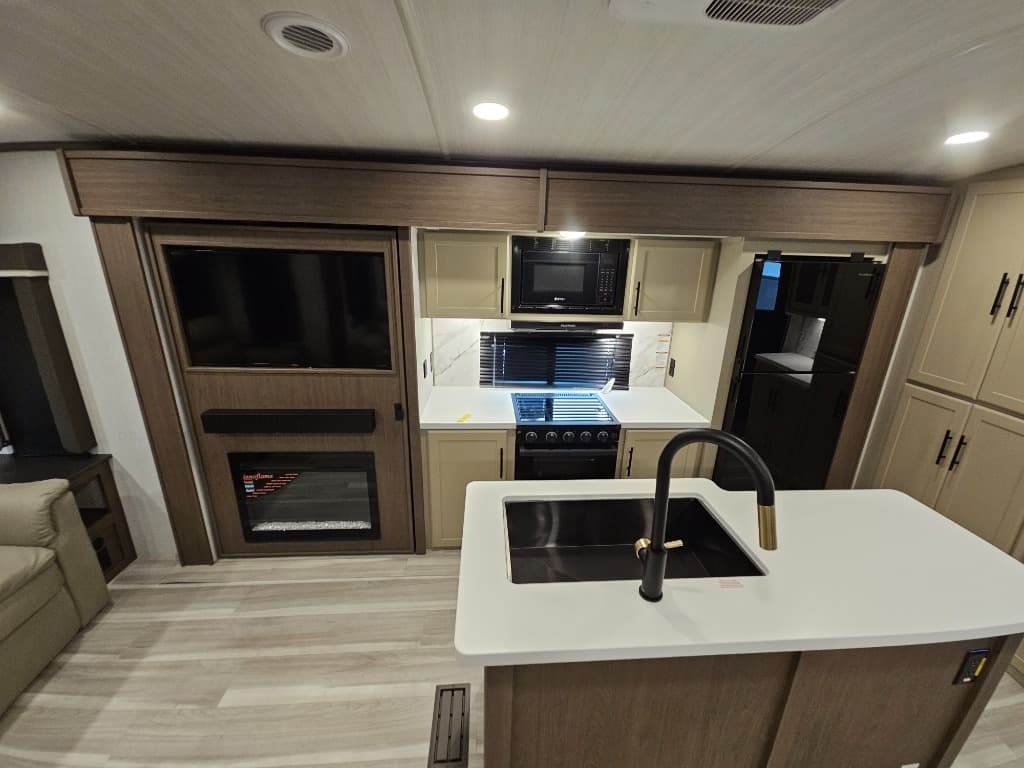 2026 Keystone RV 2026 Keystone RV Cougar Half-Ton - thumbnail 17