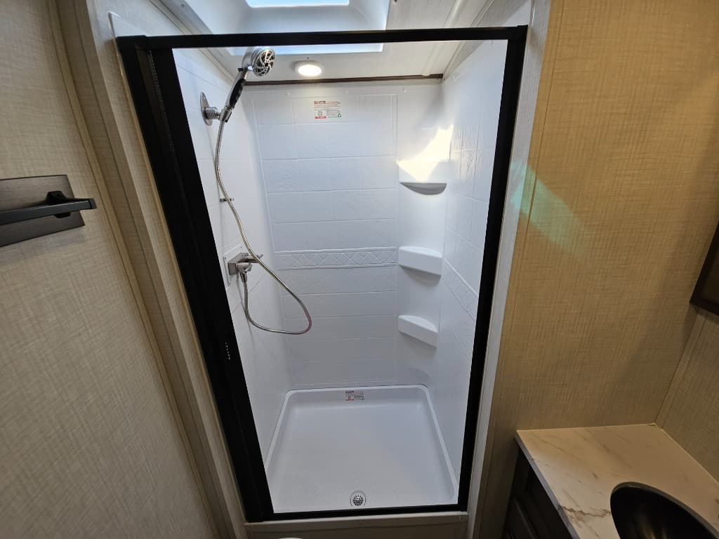 2026 Keystone RV 2026 Keystone RV Cougar Half-Ton - thumbnail 34