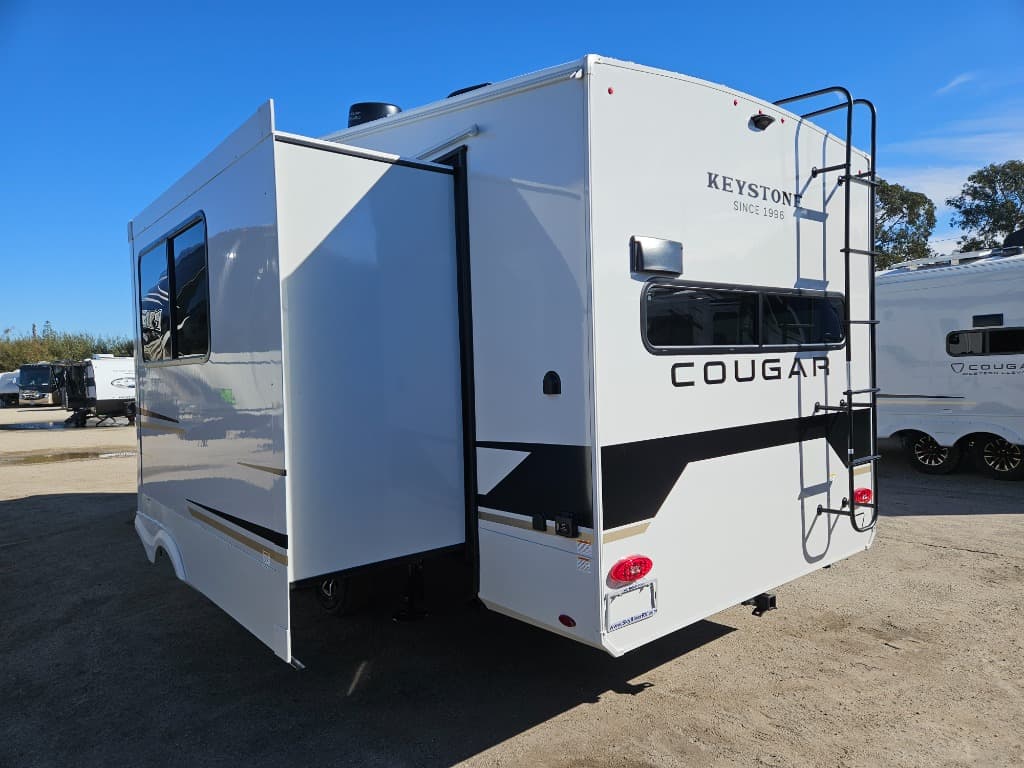 2026 Keystone RV 2026 Keystone RV Cougar Half-Ton - thumbnail 5