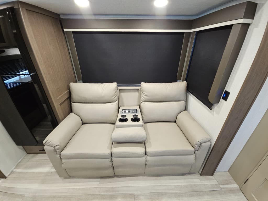 2026 Keystone RV 2026 Keystone RV Cougar Half-Ton - thumbnail 10