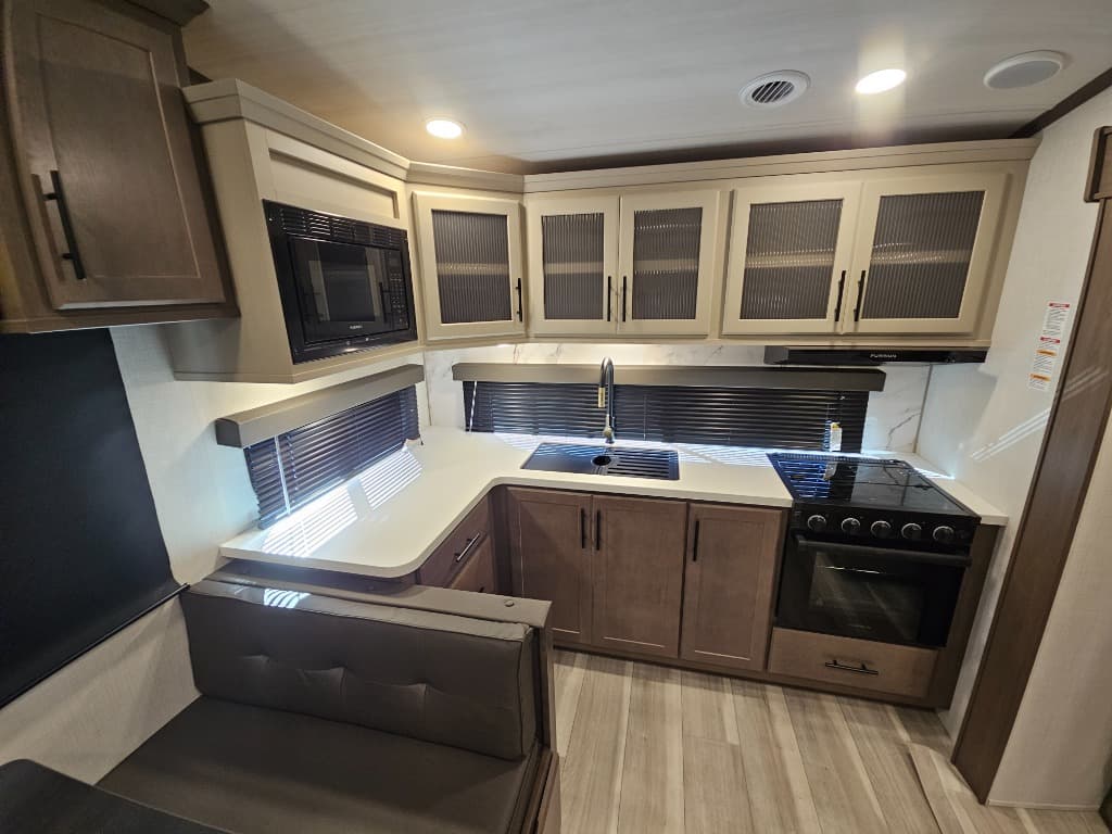 2026 Keystone RV 2026 Keystone RV Cougar Half-Ton - thumbnail 12