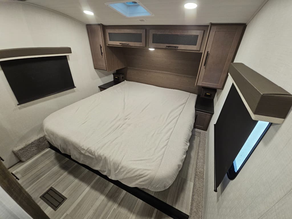 2026 Keystone RV 2026 Keystone RV Cougar Half-Ton - thumbnail 33