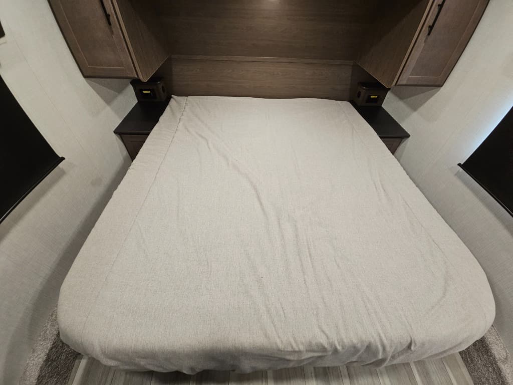 2026 Keystone RV 2026 Keystone RV Cougar Half-Ton - thumbnail 34