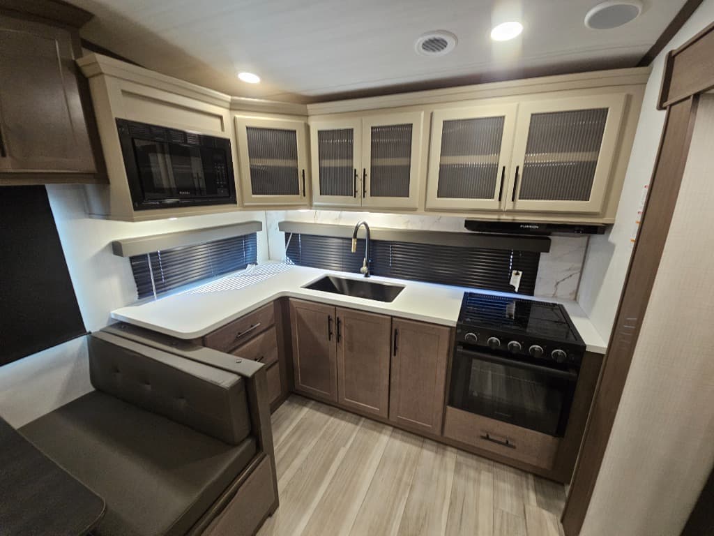 2026 Keystone RV 2026 Keystone RV Cougar Half-Ton - thumbnail 12