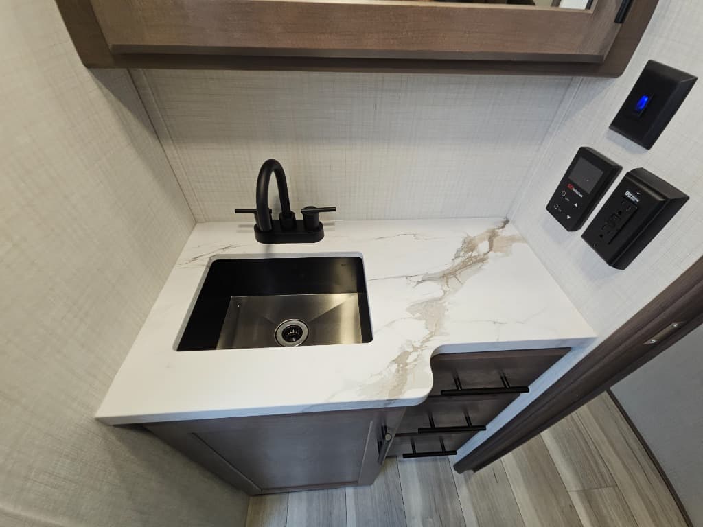 2026 Keystone RV 2026 Keystone RV Cougar Half-Ton - thumbnail 35