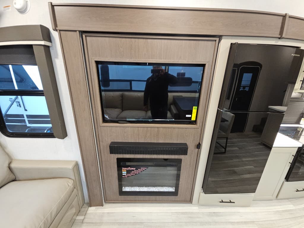 2026 Keystone RV 2026 Keystone RV Cougar Half-Ton - thumbnail 18