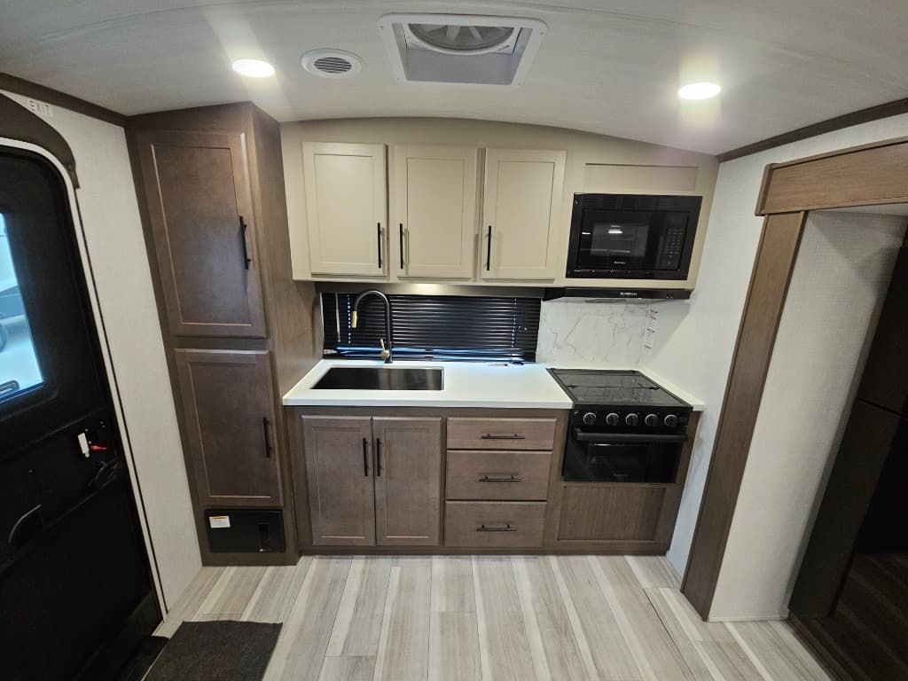 2026 Keystone RV 2026 Keystone RV Cougar Half-Ton - thumbnail 11