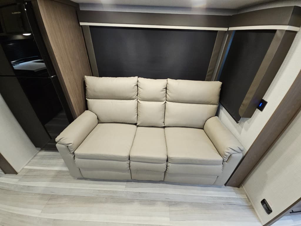 2026 Keystone RV 2026 Keystone RV Cougar Half-Ton - thumbnail 18