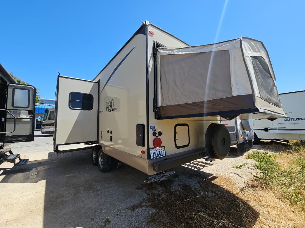 2019 Forest River 2019 Forest River Rockwood Roo - thumbnail 3