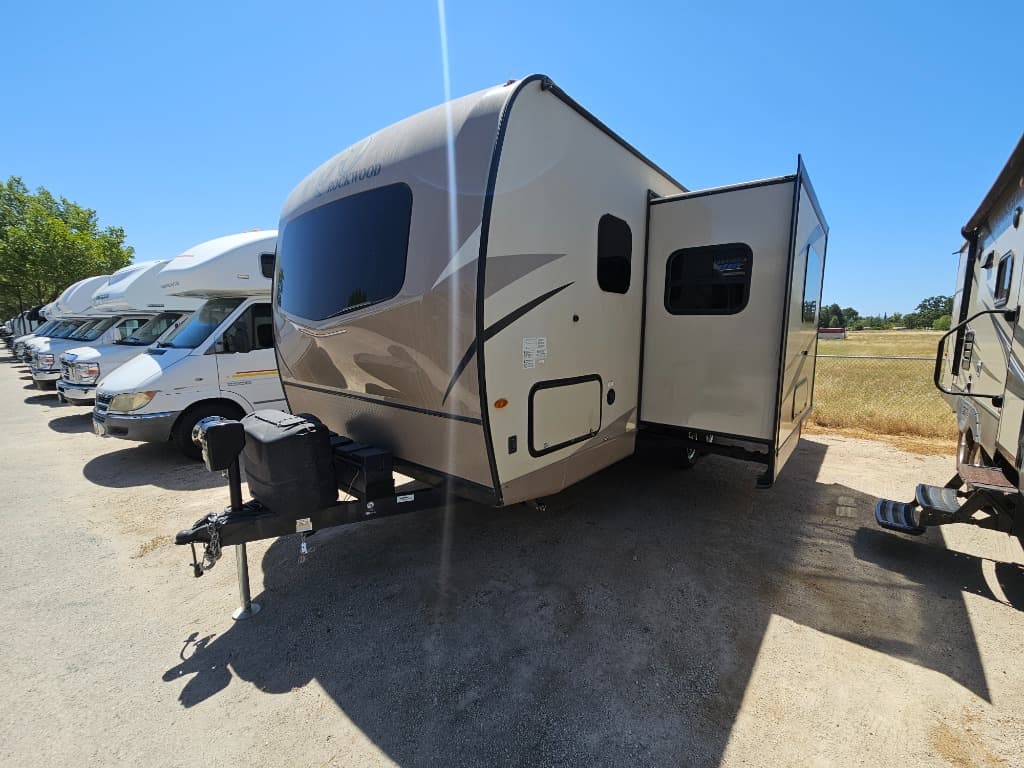 2019 Forest River 2019 Forest River Rockwood Roo - thumbnail 4