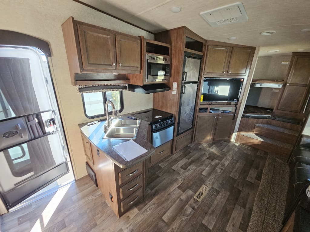 2018 Heartland RV 2018 Heartland RV Pioneer - thumbnail 6