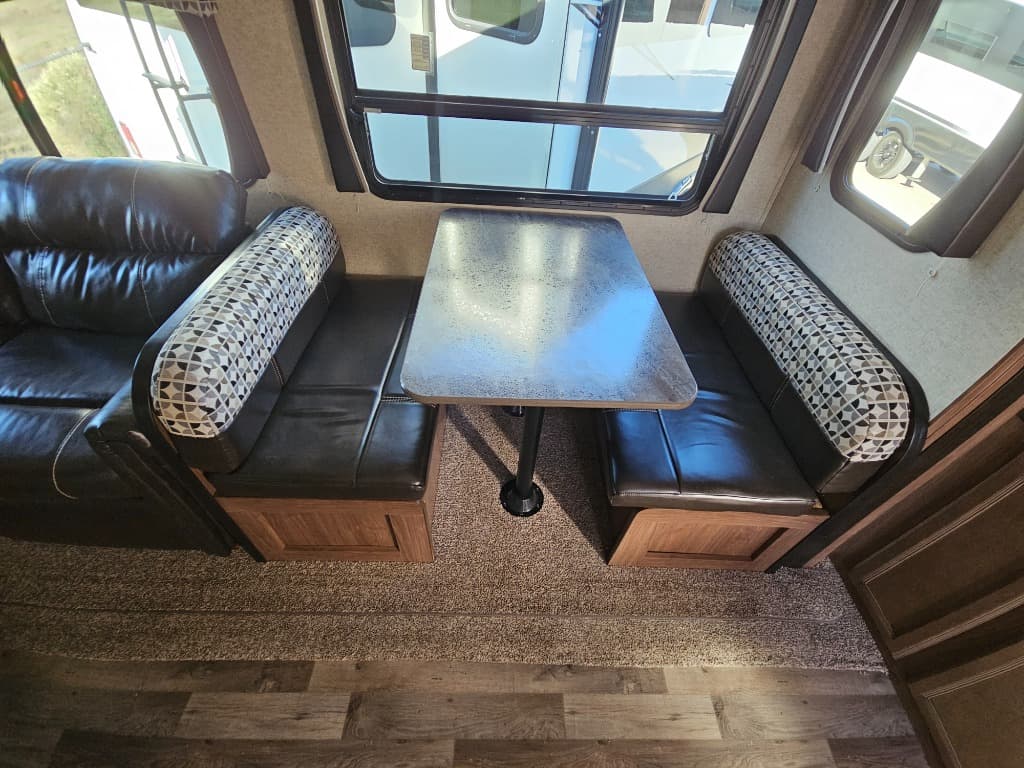 2018 Heartland RV 2018 Heartland RV Pioneer - thumbnail 9