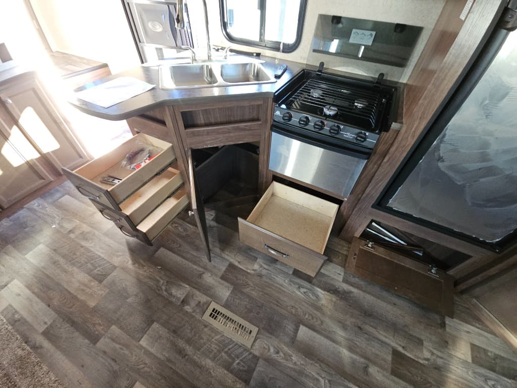 2018 Heartland RV 2018 Heartland RV Pioneer - thumbnail 24