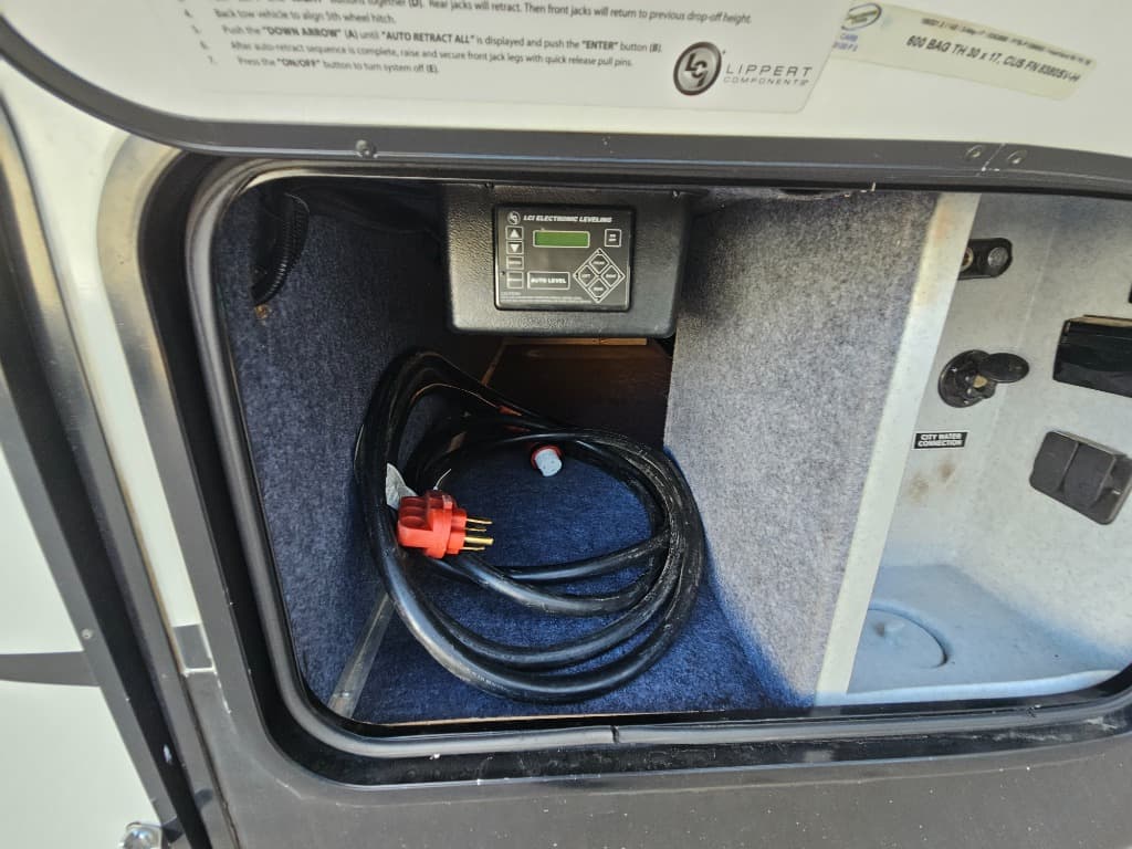 2018 Heartland RV 2018 Heartland RV Pioneer - thumbnail 56