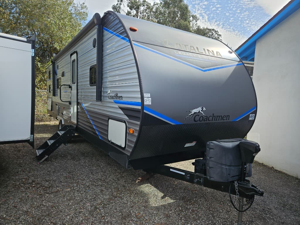 2022 Coachmen Catalina Legacy 303QBCK