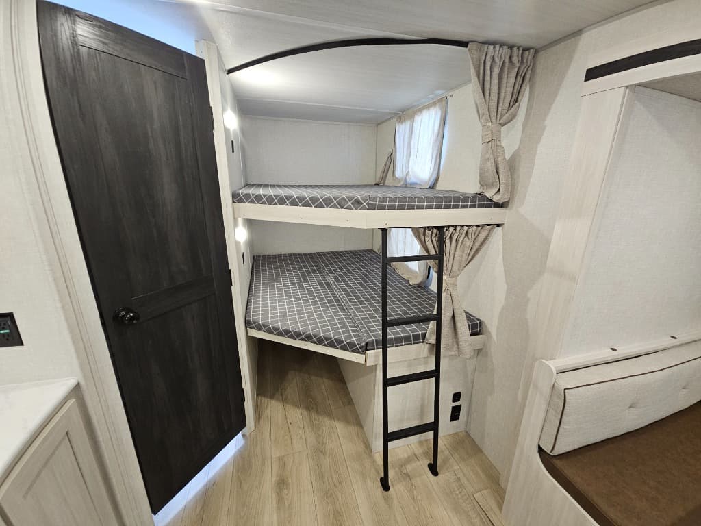 2025 Forest River 2025 Forest River Surveyor Camp Series - thumbnail 12