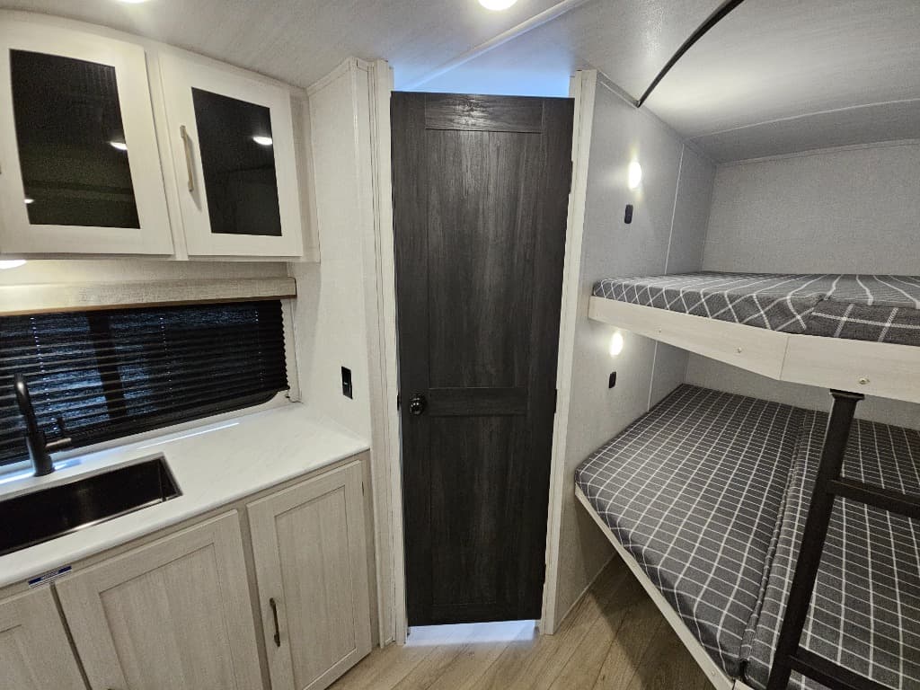 2025 Forest River 2025 Forest River Surveyor Camp Series - thumbnail 16