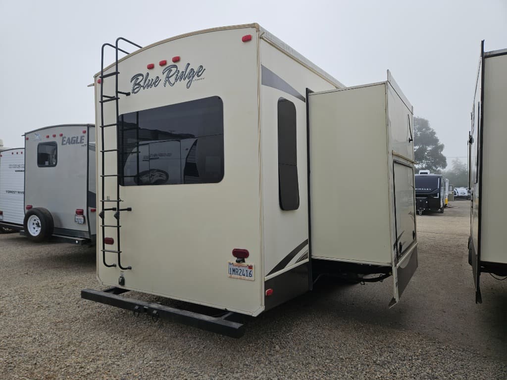 2016 Forest River 2016 Forest River Cardinal Blue Ridge - thumbnail 3