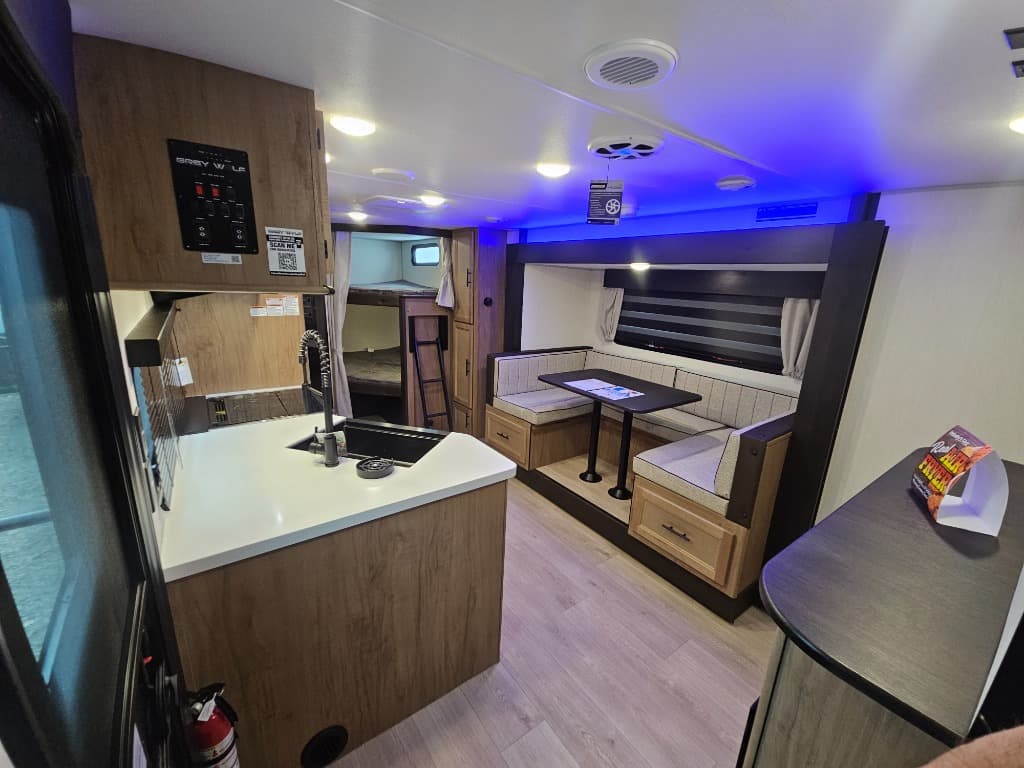 2025 Forest River 2025 Forest River Cherokee Grey Wolf Black Label - thumbnail 7