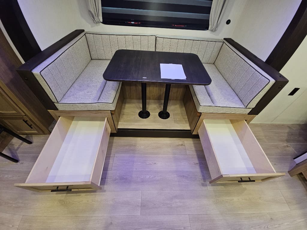 2025 Forest River 2025 Forest River Cherokee Grey Wolf Black Label - thumbnail 11