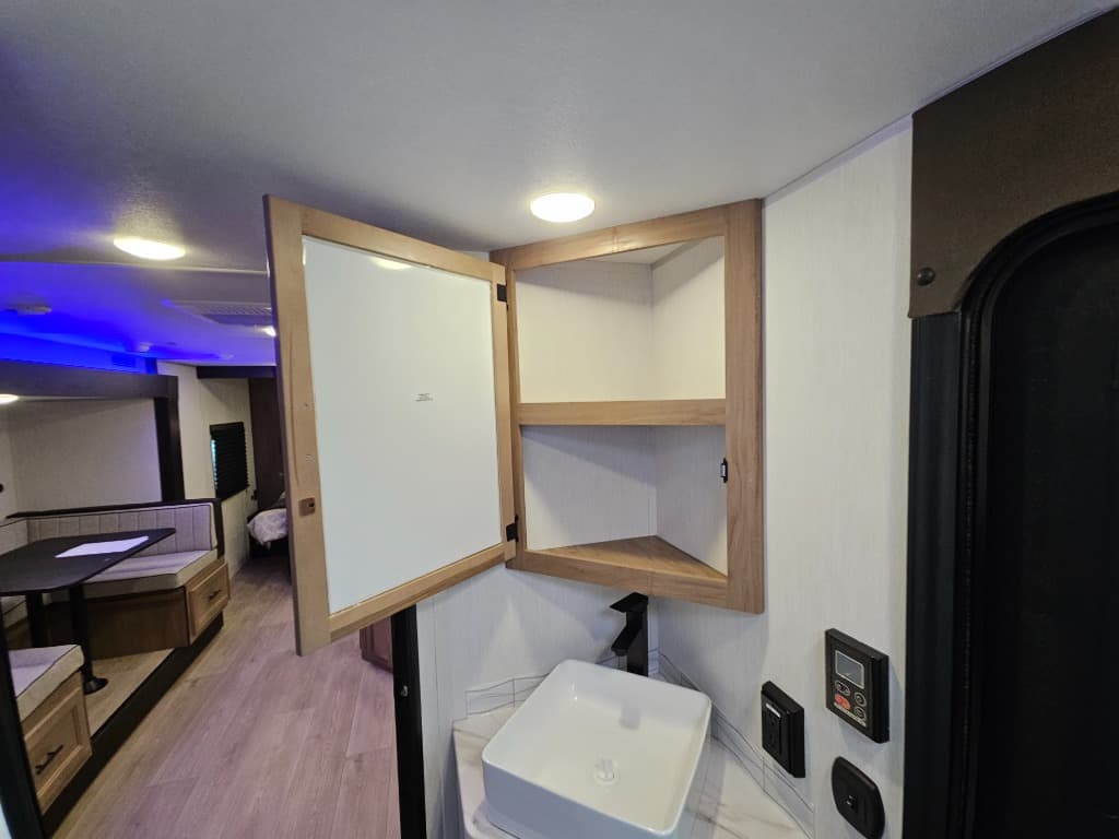 2025 Forest River 2025 Forest River Cherokee Grey Wolf Black Label - thumbnail 18