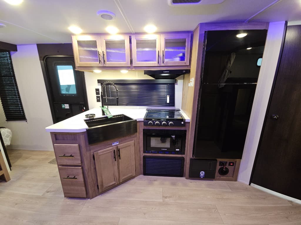 2025 Forest River 2025 Forest River Cherokee Grey Wolf Black Label - thumbnail 21