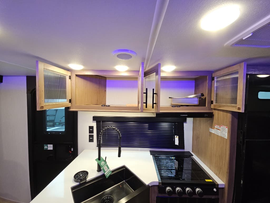 2025 Forest River 2025 Forest River Cherokee Grey Wolf Black Label - thumbnail 23