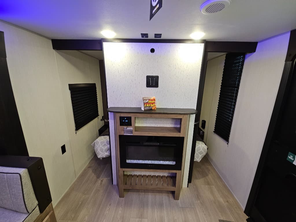 2025 Forest River 2025 Forest River Cherokee Grey Wolf Black Label - thumbnail 28