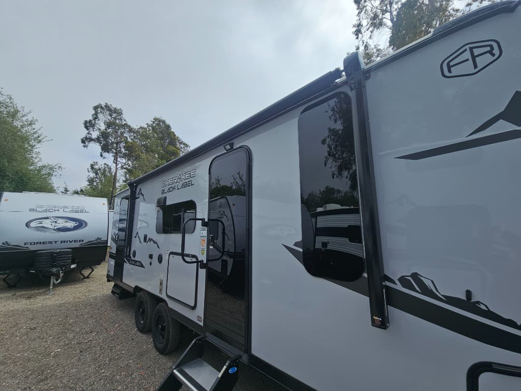 2025 Forest River 2025 Forest River Cherokee Grey Wolf Black Label - thumbnail 37