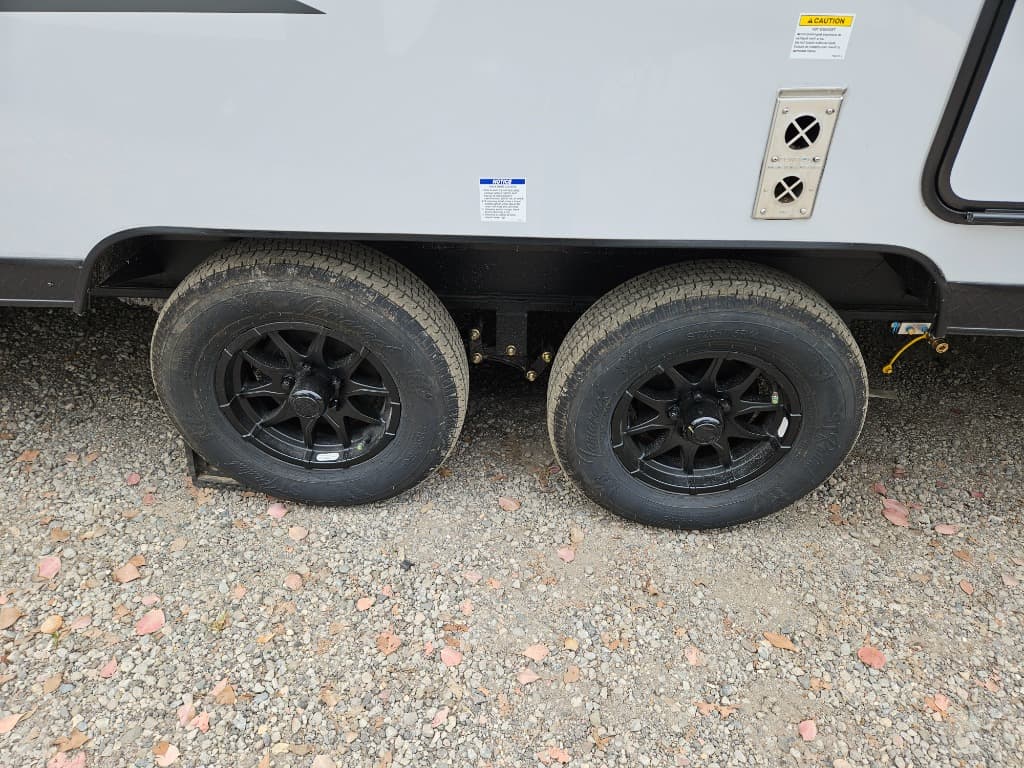 2025 Forest River 2025 Forest River Cherokee Grey Wolf Black Label - thumbnail 42