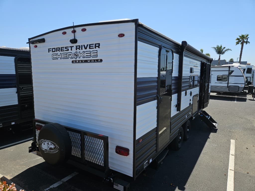 2025 Forest River 2025 Forest River Cherokee - thumbnail 3