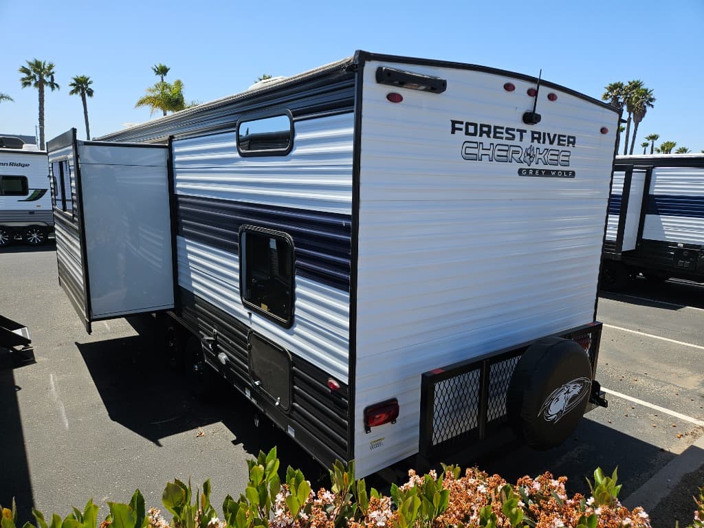 2025 Forest River 2025 Forest River Cherokee - thumbnail 5