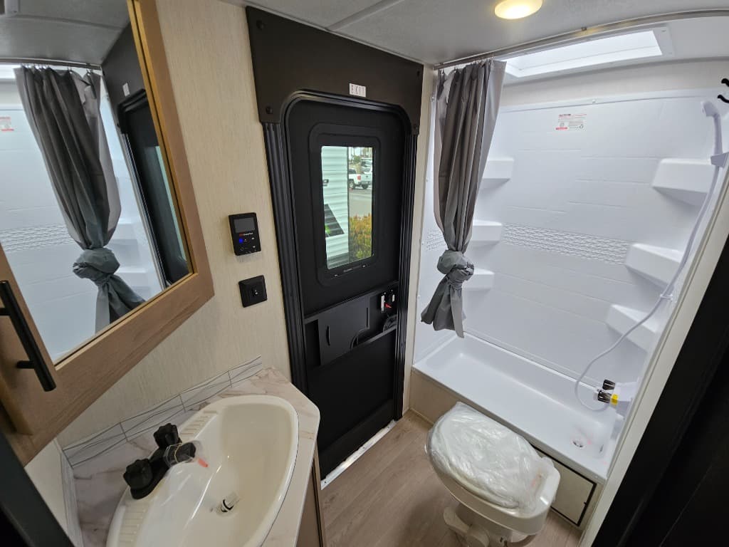 2025 Forest River 2025 Forest River Cherokee - thumbnail 19