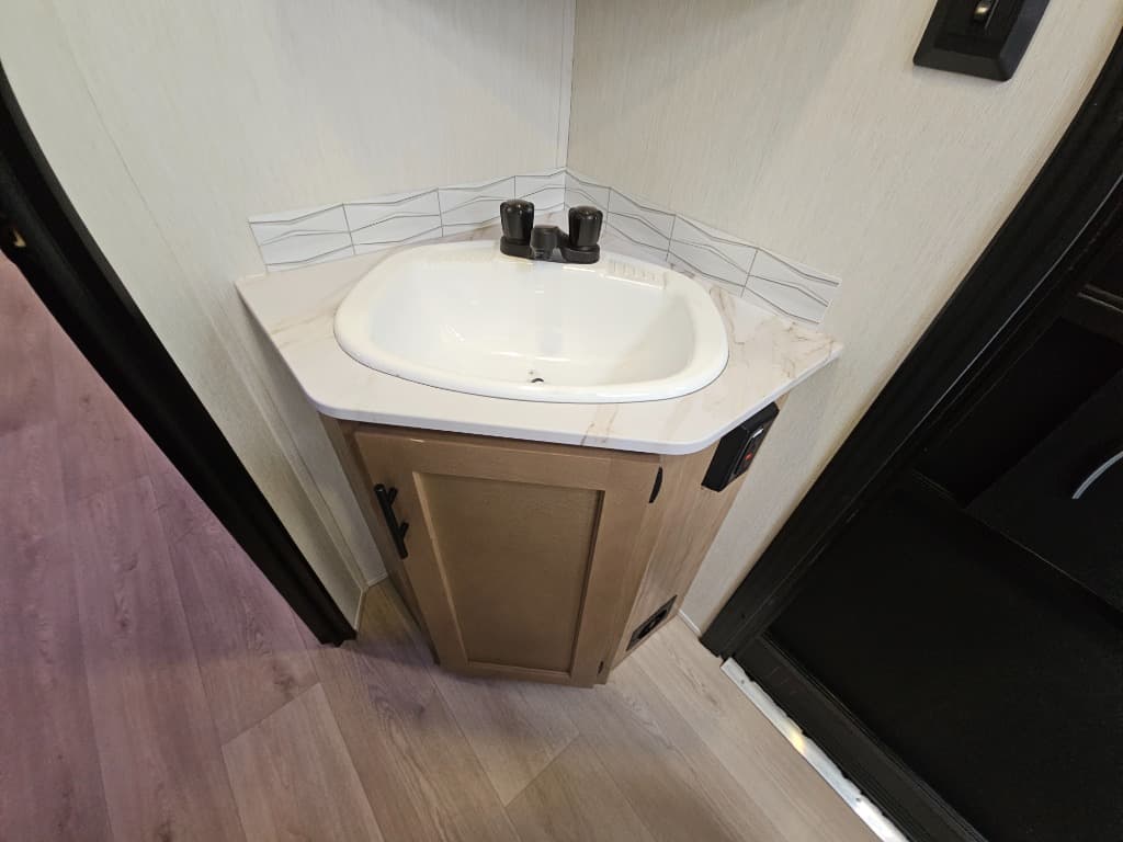 2025 Forest River 2025 Forest River Cherokee - thumbnail 25